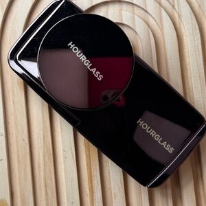 Hourglass Eyeshadow + Setting Powder - NEW